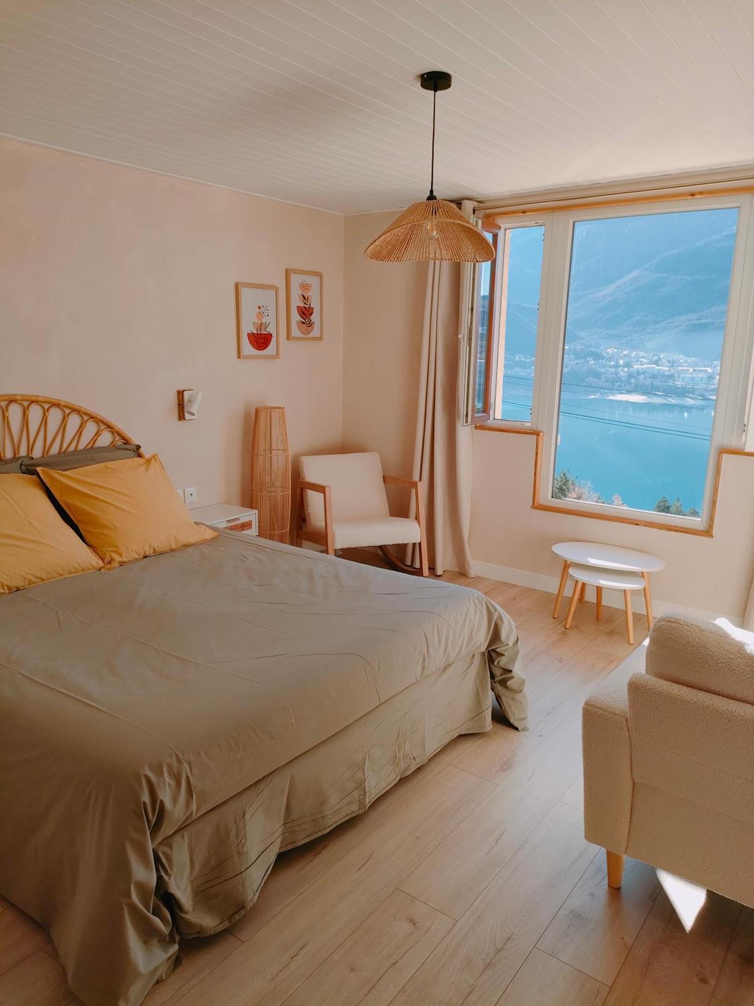 Le Cosy Du Plongeoir - T2 Neuf Avec Vue Sur Le Lac De Serre Poncon Et Grande Terrasse Avec Jardin Savines Esterno foto